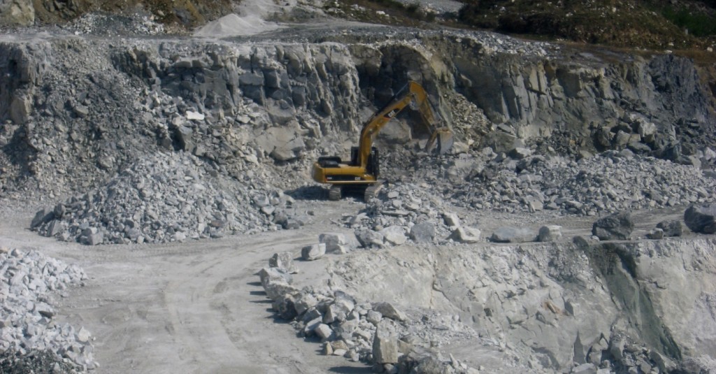 Figure 20.16 Triassic Quatsino Formation limestone being quarried on Texada Island, B.C. [SE]