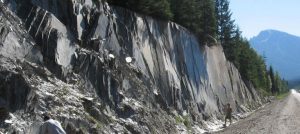 Figure 5.4 Exfoliation of slate at a road cut in the Columbia Mountains west of Golden, B.C. [SE photo]