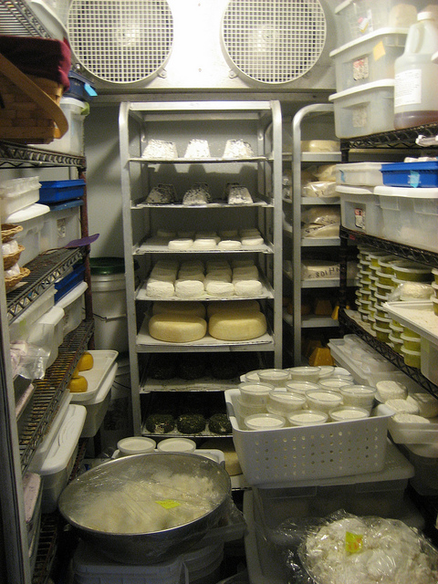 image of a walk-in, reach-in cooler that stores food at a refrigerated temperature