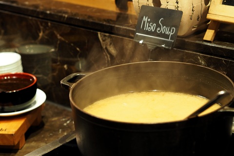 image of a Stockpot being used to cook miso soup