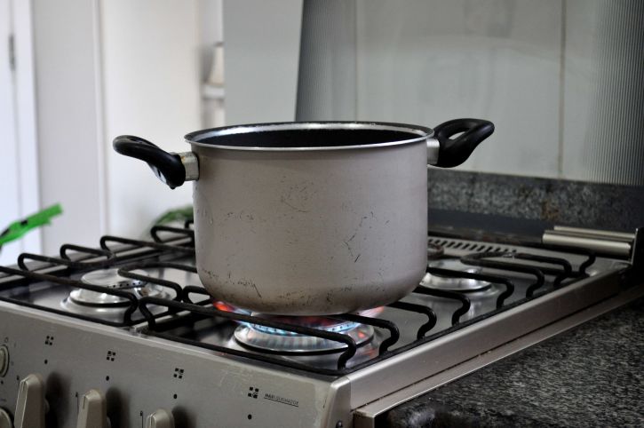 image of a sauce pot on a stovetop