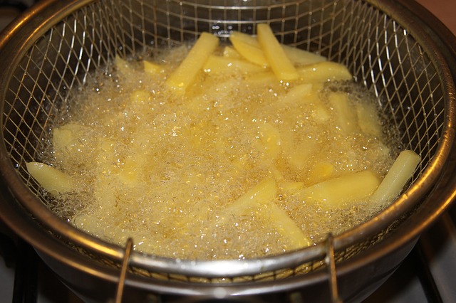 image of a heated vessel for frying food by immersing in hot fat or oil