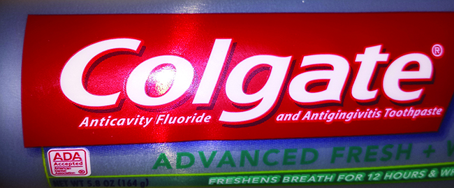 An image of colgate toothpaste containing fluoride