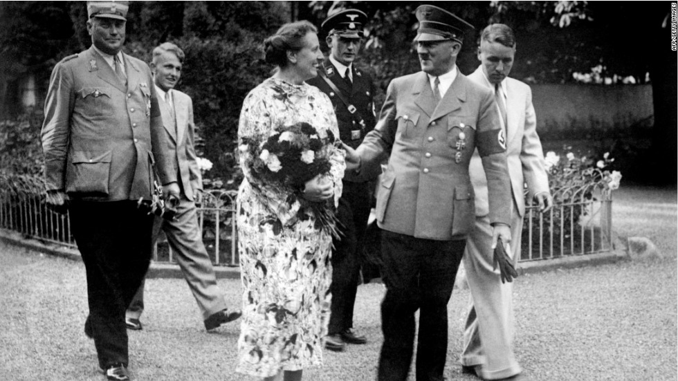 Adolf Hitler meeting Winifred Wagner, Richard Wagner’s daughter-in-law.